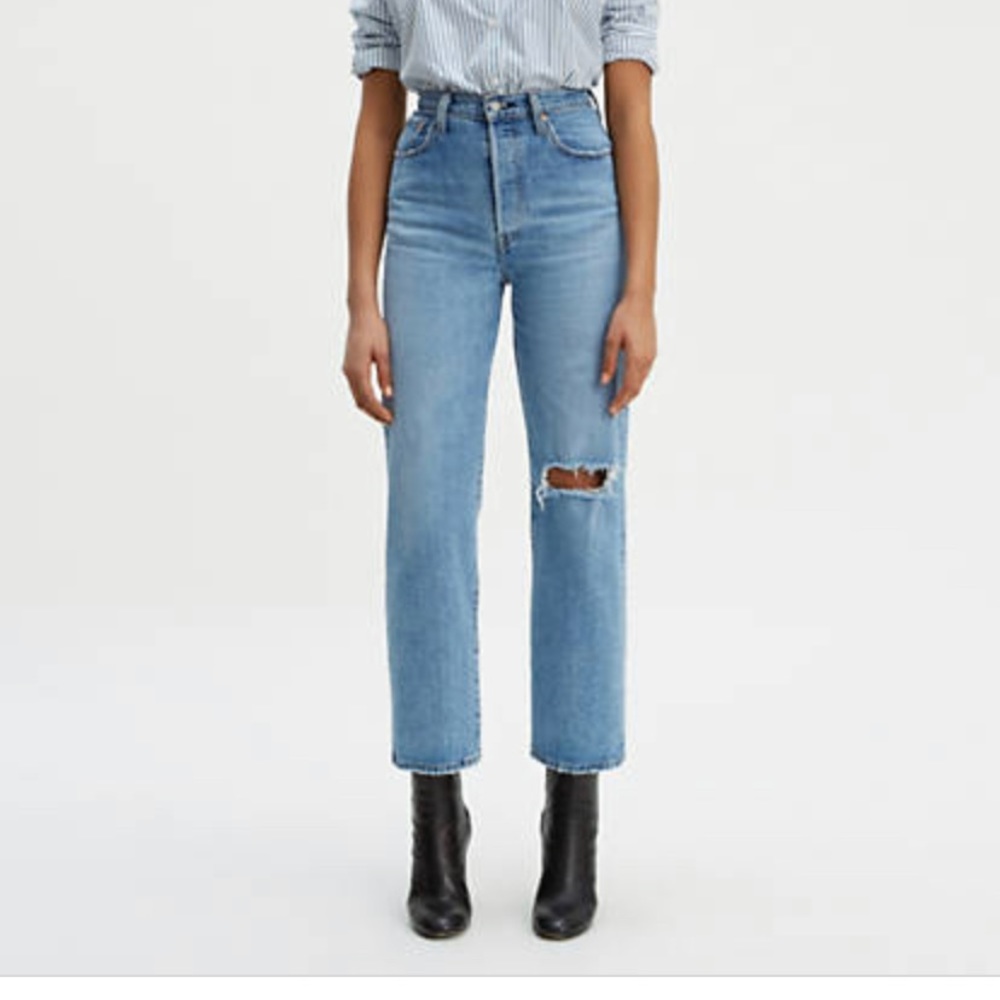 Mid blue Levi ripcage